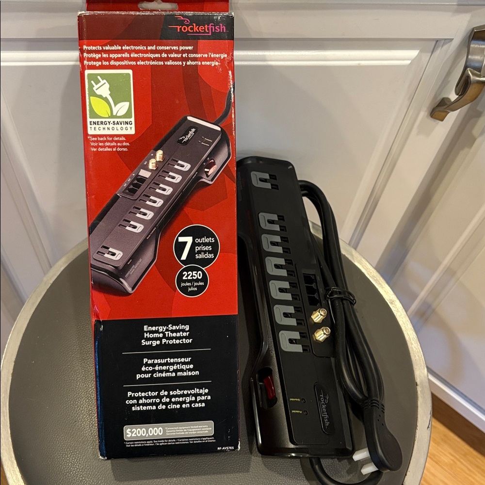 Rocketfish 7-Outlet Energy-Saving Home Theater Surge Protector Strip RF-AVS7ES